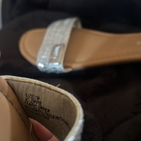 Juicy Couture Silver Sandle - Picture 7 of 8